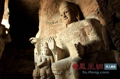 虔诚拜佛的母亲